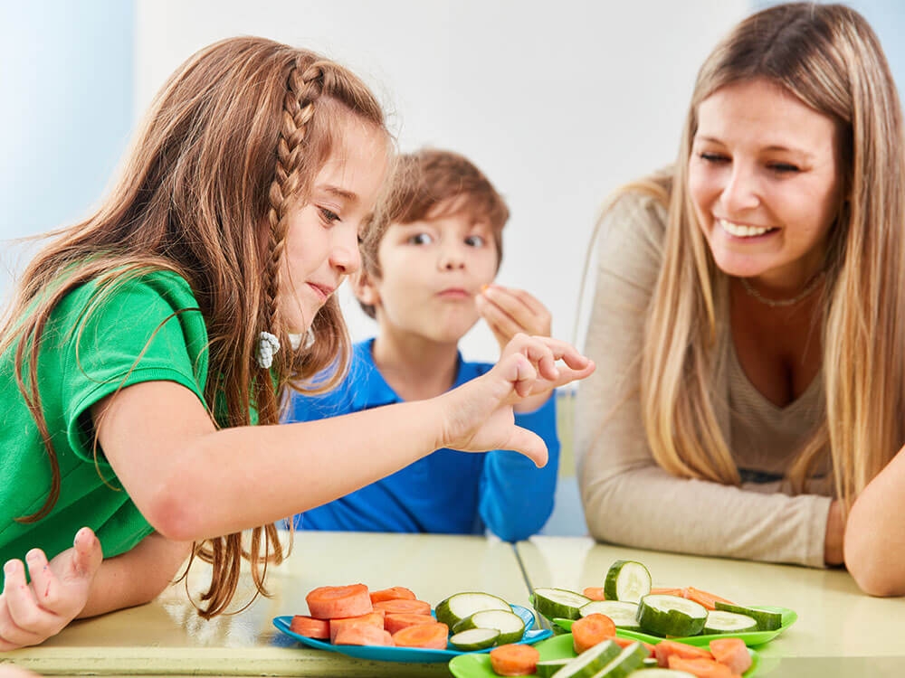 Monitor service for school cafeterias