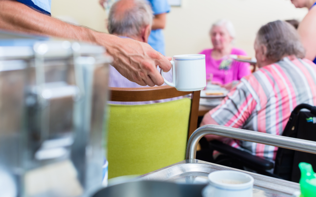 Consejos para una buena alimentación en las residencias de ancianos